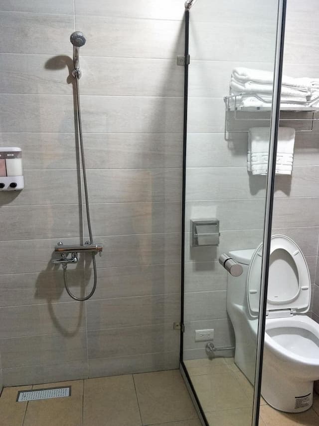 Clove fish inn-202 four-room-6