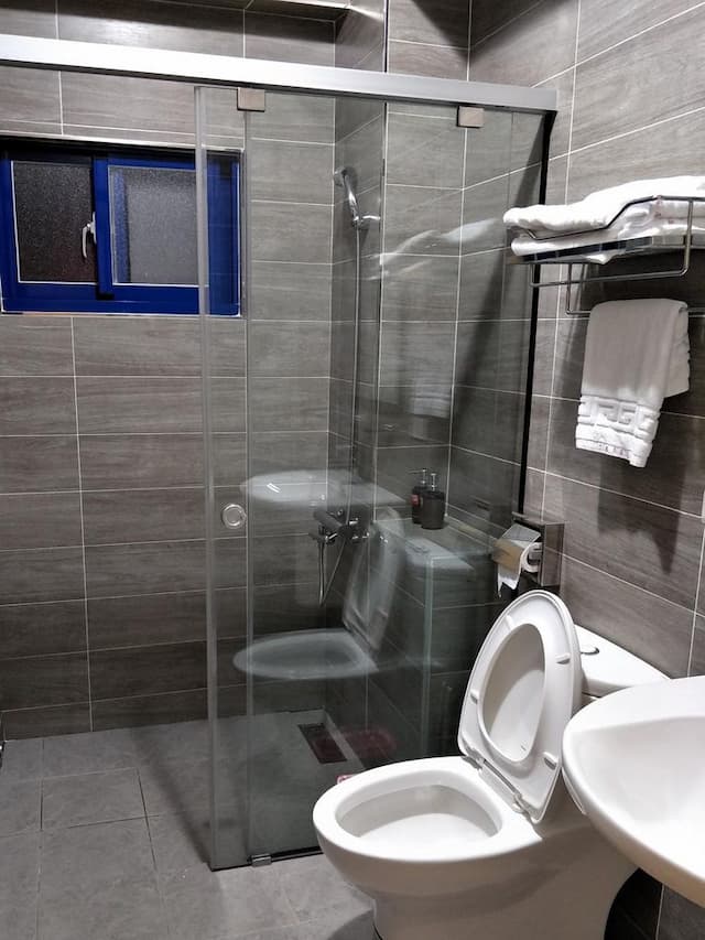 Clove fish inn-301 double room-6