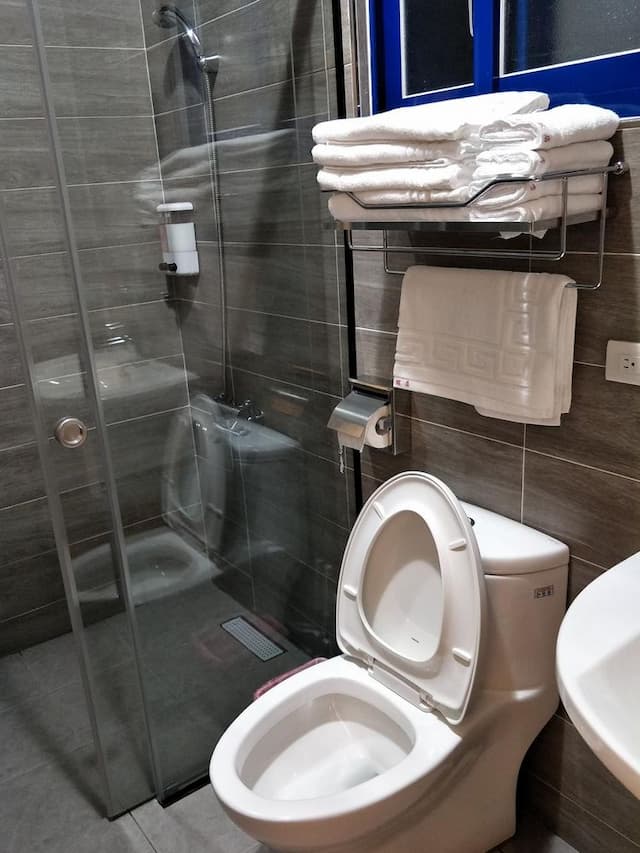 Clove fish inn-303 four-room-7