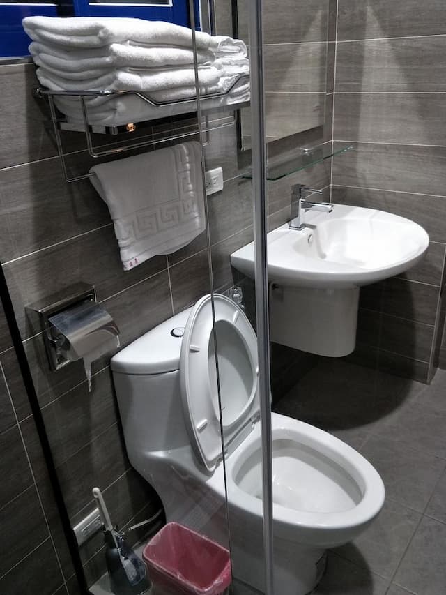 Clove fish inn-303 four-room-8