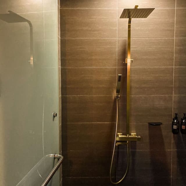 1F 浴室 Shower room