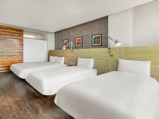 EL PUERTO-Deluxe Quadruple Room ,Sea View-4