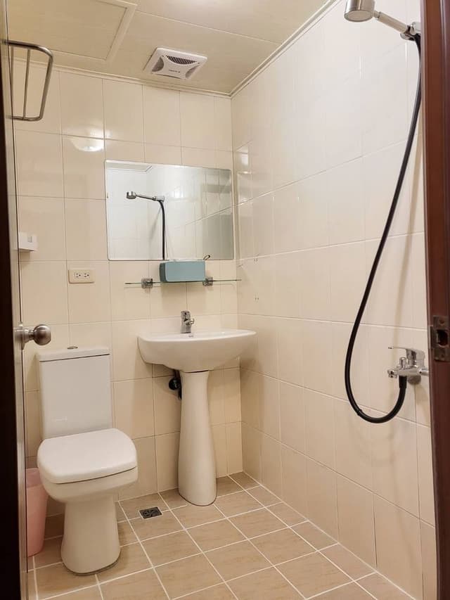 ❤一中安心租屋社❤有統編收據-大間四人房【不需走樓梯】●窗戶面向馬路.消防局-14