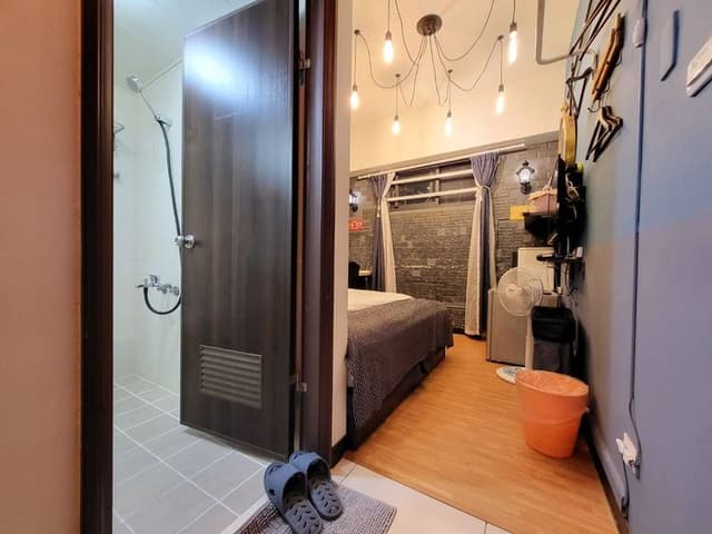 ❤一中安心租屋社❤有統編收據-小星空1號雙人房【不需走樓梯】●位於該棟大門旁第1間●窗戶面向住宿區露天走廊-3