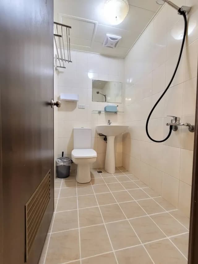 ❤一中安心租屋社❤有統編收據-大間126號雙人房【需走2層樓梯】●窗戶面向馬路.消防局-11