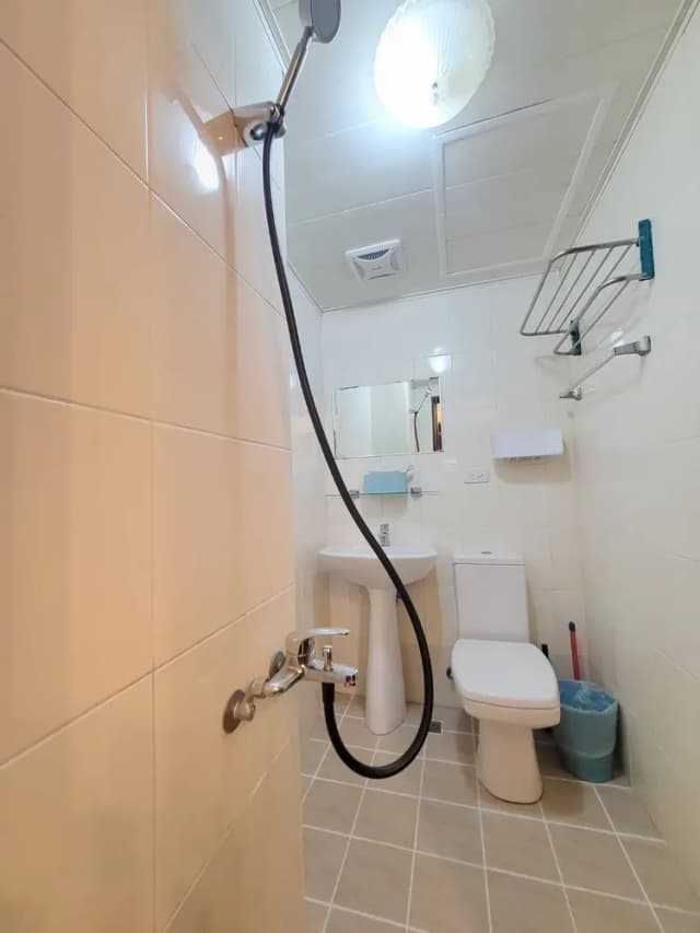 ❤一中安心租屋社❤有統編收據-大間星空5號雙人房【需走2層樓梯】●窗戶面向住宿區露天走廊-10