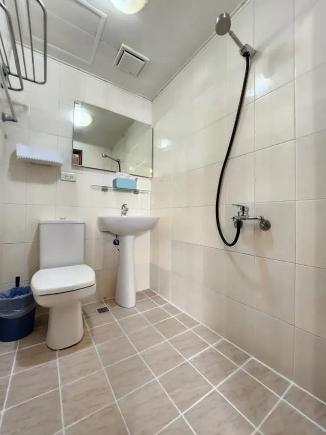 ❤一中安心租屋社❤有統編收據-大間星空3號雙人房【需走1層樓梯】●窗戶面向馬路.消防局-11