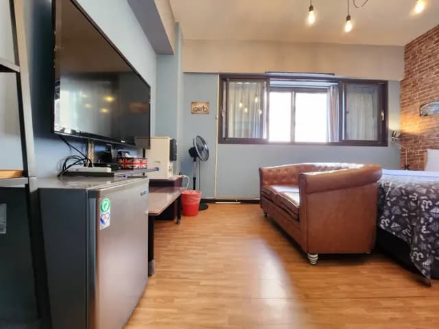 ❤一中安心租屋社❤有統編收據-大間星空3號雙人房【需走1層樓梯】●窗戶面向馬路.消防局-9