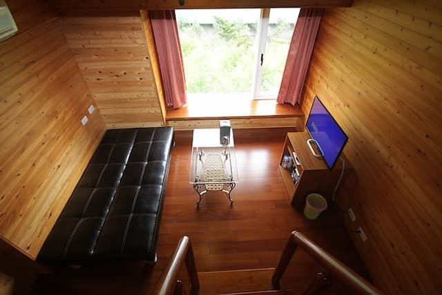 湖水映渡假民宿-原木四人房-3