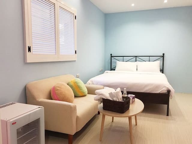 Dutch design space-Pink Macaron double room-6