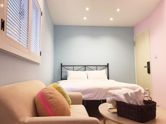 Dutch design space-Pink Macaron double room-1