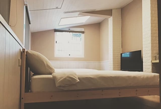 Dutch design space-Nikko inclined quadruple room-7