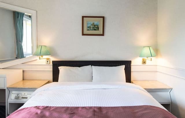 大尖山飯店 l  高CP值、絕佳地點-標準雙人房-1