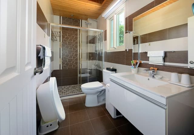 藍色雙人房 | 乾溼分離衛浴