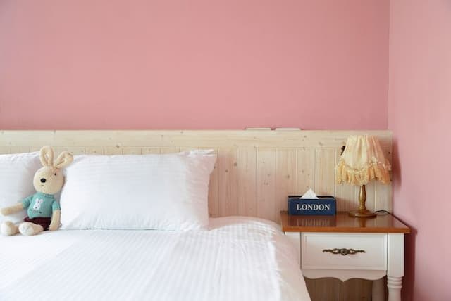 紅色雙人房 | 房間一隅