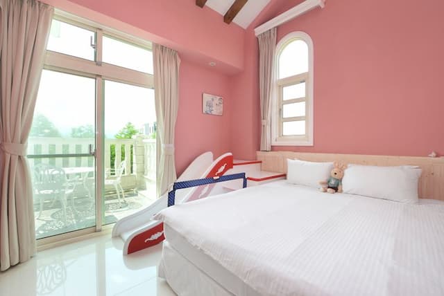 紅色雙人房 | 房間全景