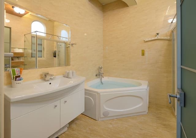 家庭四人房 | 含浴缸之浴室