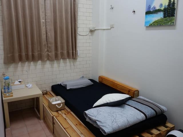 拉瓦.宅  輕旅店-LAWA HOUSE l 近夜市、市區景點步行皆可達-Single Room （with  shared  bathroom）-4