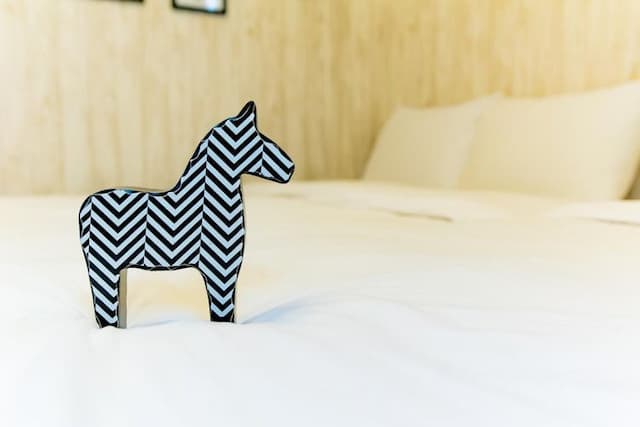 Feng Chia. Music Mu Lè mù-Theme Triple Room (Do not pick the room)-4