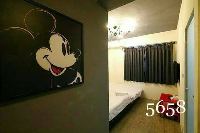 Feng Chia. Music Mu Lè mù-Theme Triple Room (Do not pick the room)-5