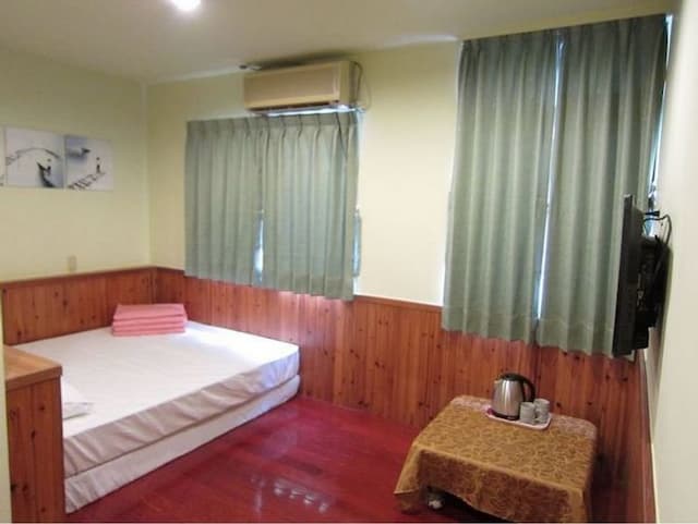 Jiufen Qing Yue Bed and Breakfast-Sea view double room-1