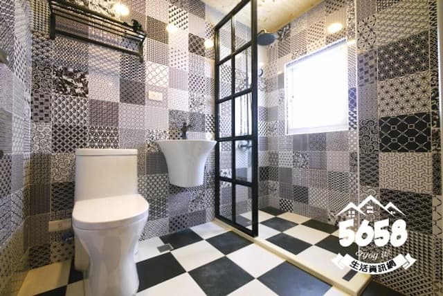 Dutch design space-American retro quadruple room-4