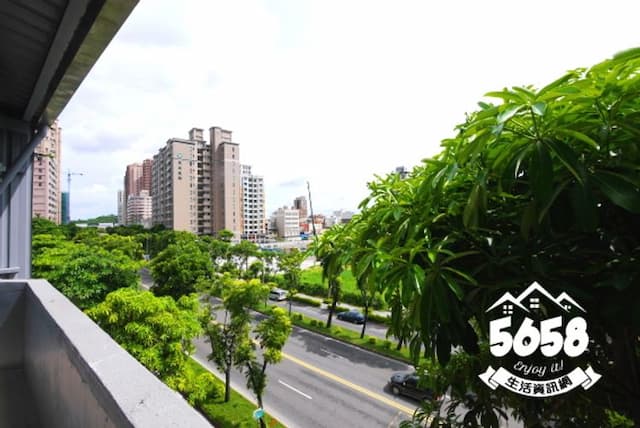 Dutch design space-Four-room container house-7