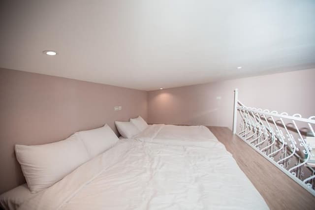 Dutch design space-Neoclassical quadruple room-1