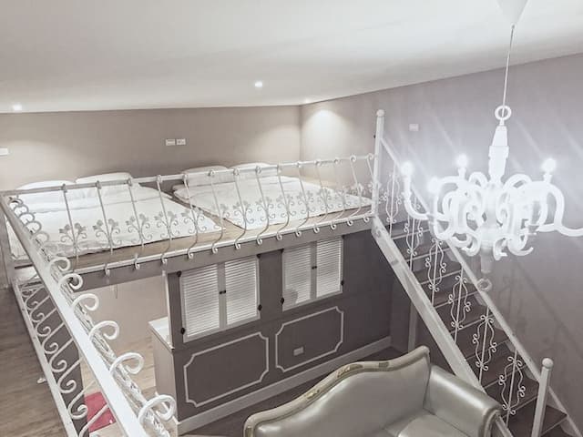 Dutch design space-Neoclassical quadruple room-7