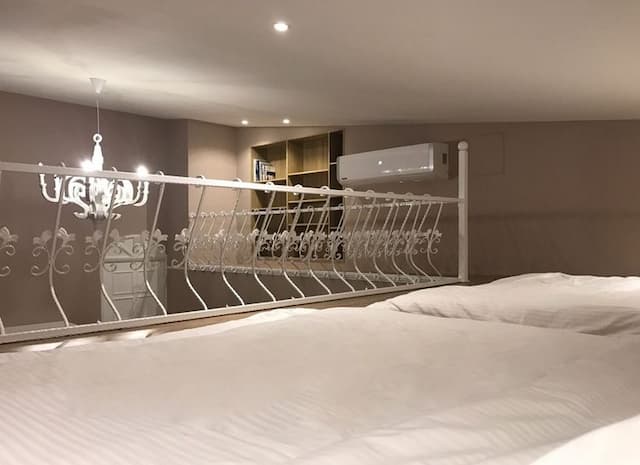 Dutch design space-Neoclassical quadruple room-2