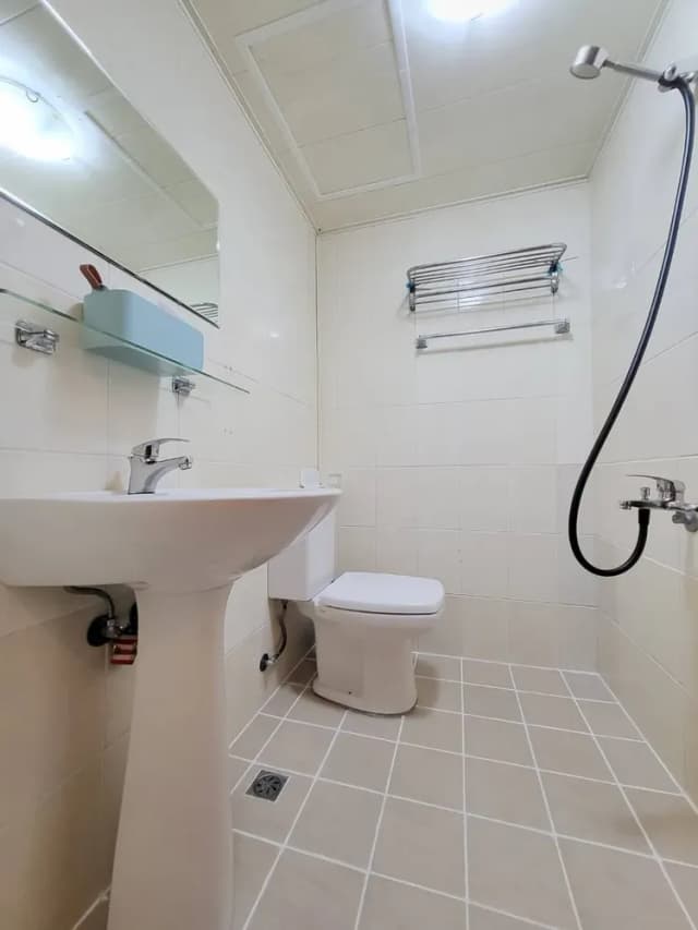 ❤一中安心租屋社❤有統編收據-小間3A雙人房【不需走樓梯】●位於該棟大門旁第1間●窗戶面向住宿區露天走廊-10