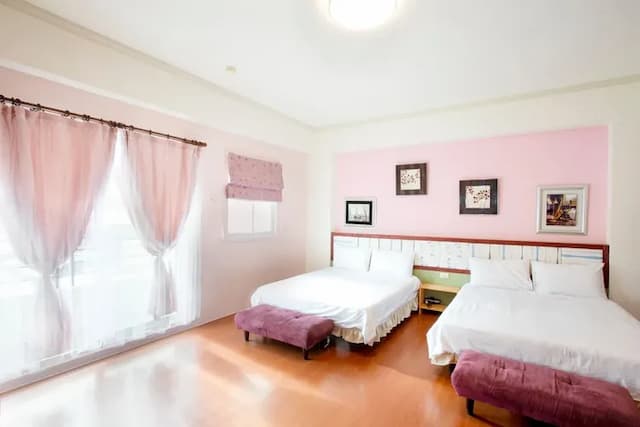 Strawberry Milk Bed and Breakfast-Strawberry milk / strawberry sweetheart 4-bedroom-1