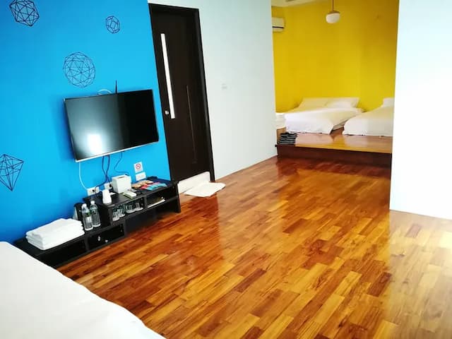 Penghu 198 Red Hat Bed and Breakfast-6-8 people group room-5
