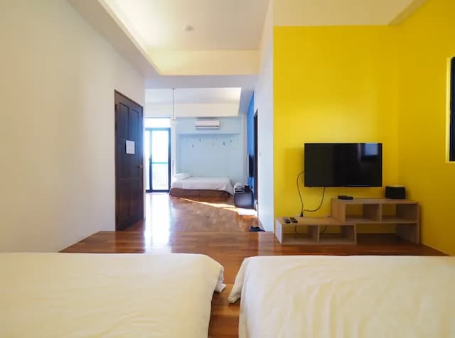 Penghu 198 Red Hat Bed and Breakfast-6-8 people group room-2