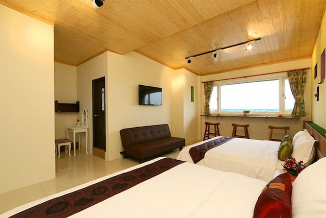 Waterfowers House-Waterbird dawn quadruple room-2