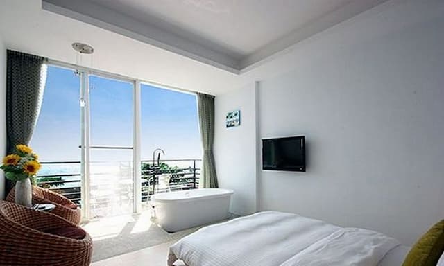 Kenting Liang Yan Bed and Breakfast-Ocaen view room l 201 Ocean View 2-room-1