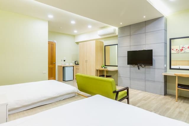 台南良辰暖居｜鄰近神農街、設有溜滑梯房-高級家庭房-C02-2