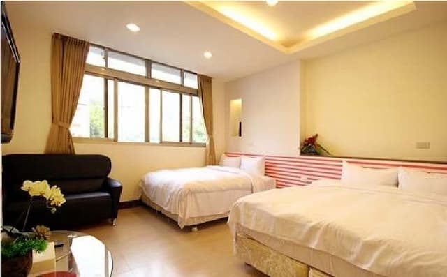 Room and board players 2 Museum-Family Room (2 bedrooms, 1 bathroom)-4