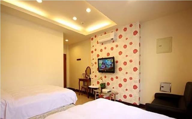 Room and board players 2 Museum-Family Room (2 bedrooms, 1 bathroom)-1