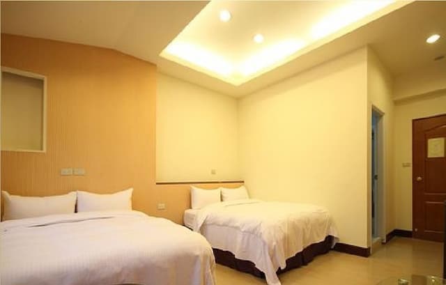 Room and board players 2 Museum-Simplicity / Comfort Quadruple Suite (No Room Available)-2