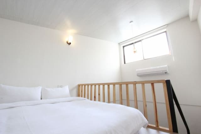 Windhouse-Magenta wind Suzuki (floor of the building features room type)-2