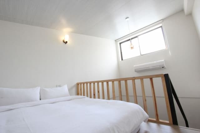 Windhouse-Magenta wind Suzuki (floor of the building features room type)-1