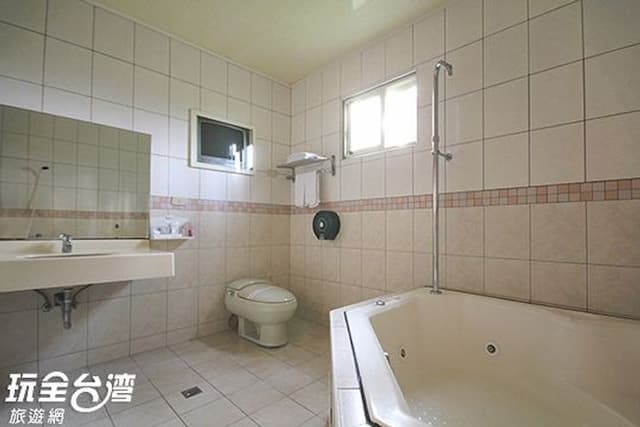 集集花都汽車旅館 | 精品汽車旅館 l 南投集集 | 車站三分鐘-E 尊爵雙人房（不挑房）-8