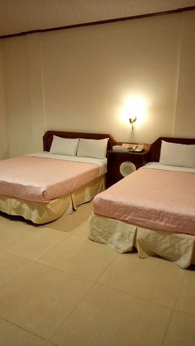 集集花都汽車旅館 | 精品汽車旅館 l 南投集集 | 車站三分鐘-J 四人房（無車庫）-2