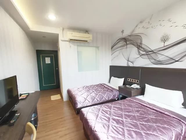 Royal Business Hotel-Double Suite (2 small beds)-9