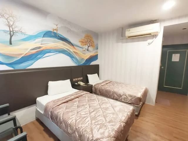 Royal Business Hotel-Double Suite (2 small beds)-5