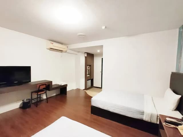 Royal Business Hotel-Double Suite (2 small beds)-2