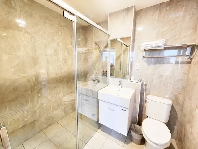 Royal Business Hotel-Triple Suite (1 King + 1 Small Bed)-4