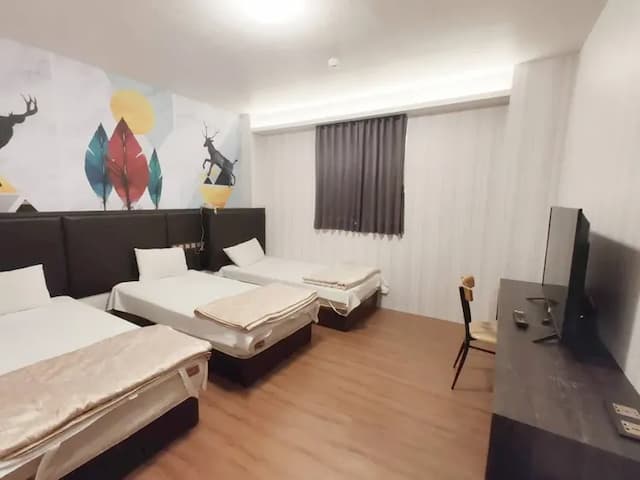 Royal Business Hotel-Three-Room Suite with Three Beds-2