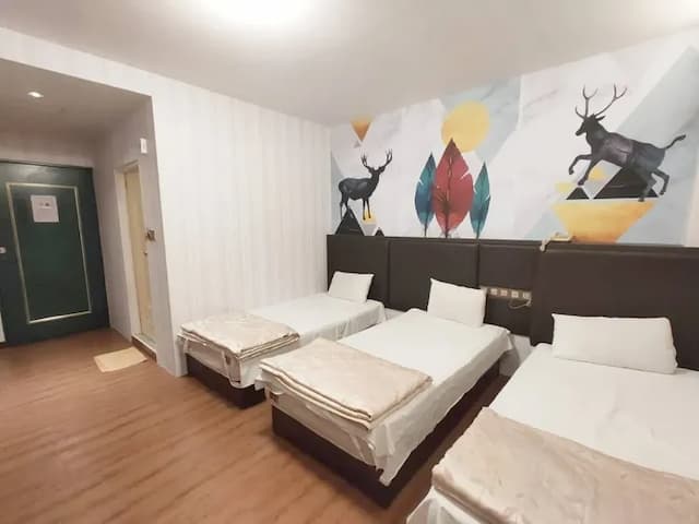 Royal Business Hotel-Three-Room Suite with Three Beds-3